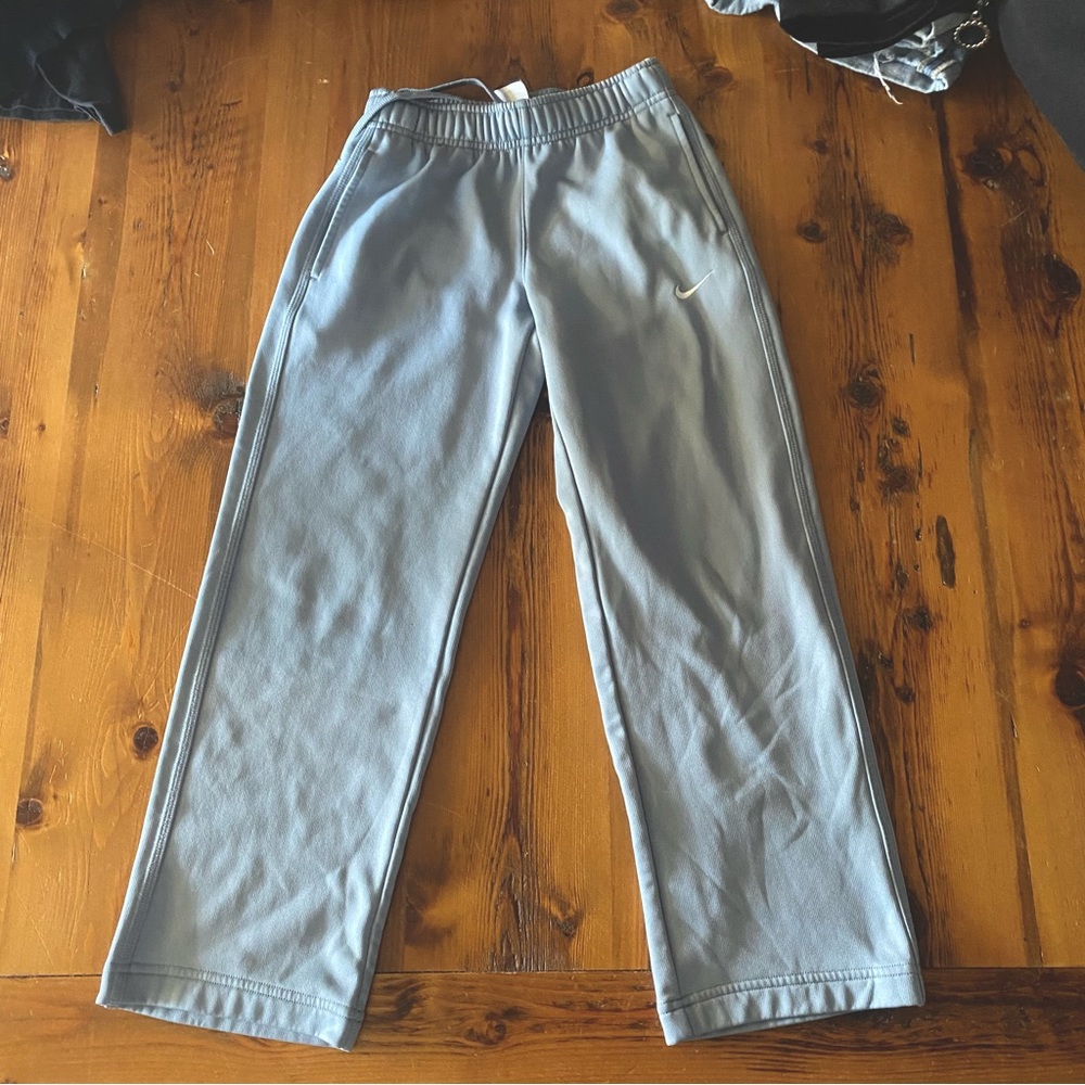 Nike grey therma-fit boys pants. Size small. Color: Grey.